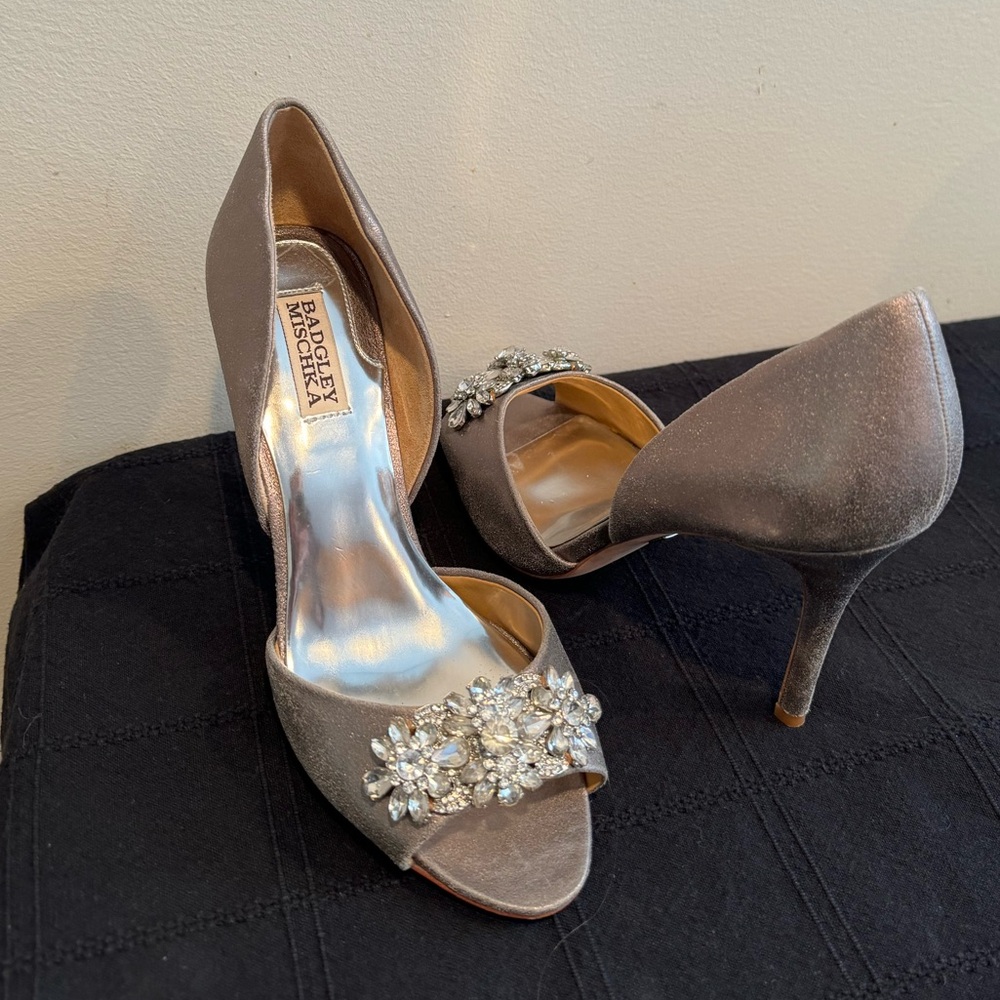 Badgley Mischka Sugar D’Orsay pewter pump